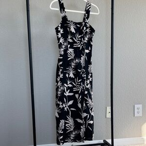 NWT REVIVO Black and White Floral Beach Midi Dress